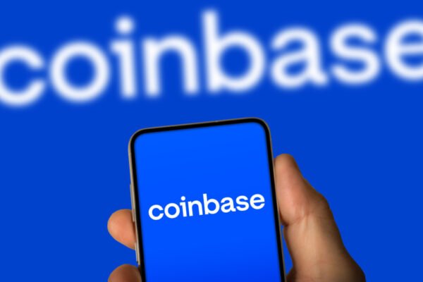 Coinbase at the center of a standoff with the White House over the CLARITY Act and the future of US crypto regulation.